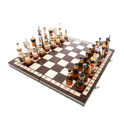 Chess set in wood, hand-painted